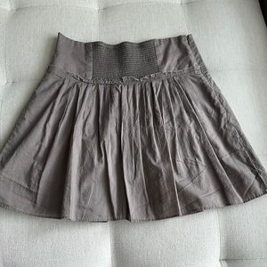 Banana Republic Pleated Skirt. Size 4 with Side Hidden Zipper.